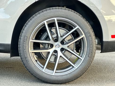 New 2026 Porsche Macan image 30