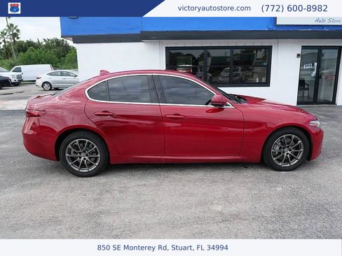 Used 2017 Alfa Romeo Giulia AWD image 3