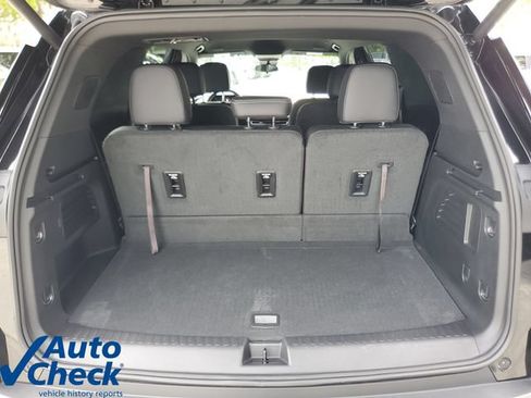 Certified 2025 Chevrolet Traverse LT FWD image 10
