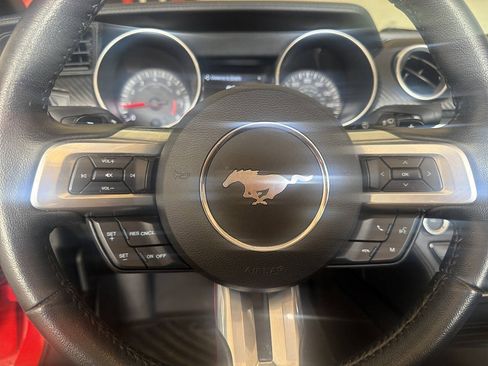 Used 2020 Ford Mustang Convertible RWD image 15