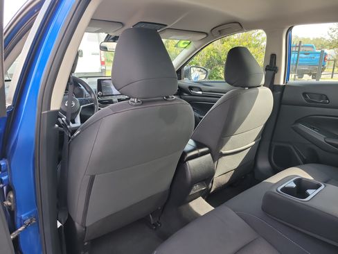 Used 2025 Nissan Altima 2.5 SV FWD image 12