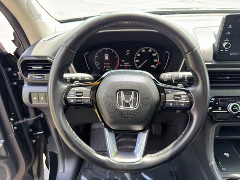 Used 2024 Honda Pilot Touring image 17