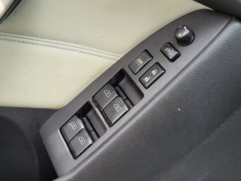 Used 2012 INFINITI G37 Convertible w/ Premium Pkg RWD image 15