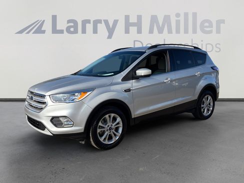 Used 2018 Ford Escape SE image 1