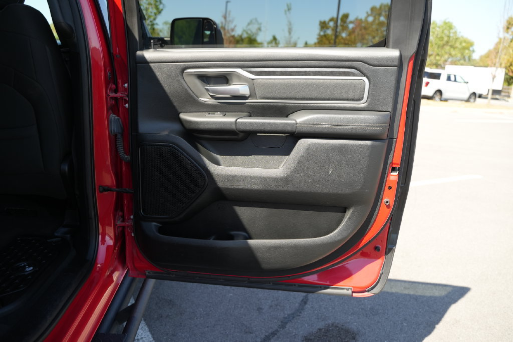 Used 2020 RAM 1500 4x4 Crew Cab image 24