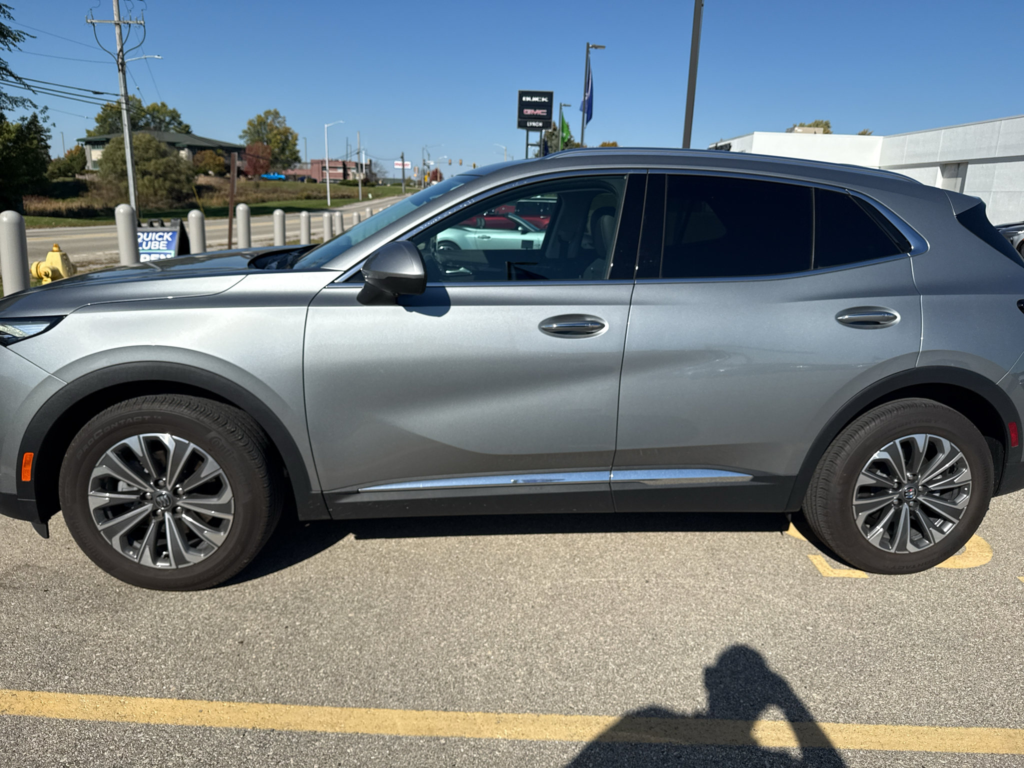 Used 2024 Buick Envision Preferred AWD/4WD image 2