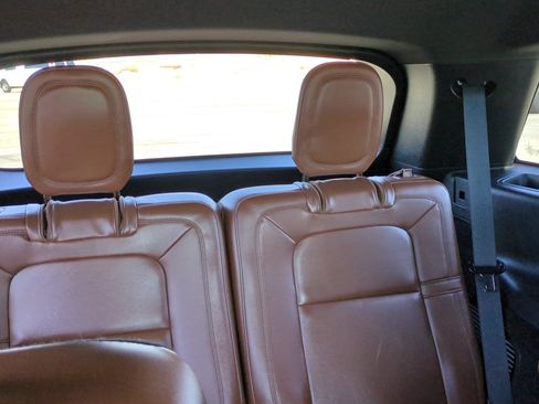 Used 2023 Lincoln Aviator Reserve w/ Equipment Group 201A RWD image 32