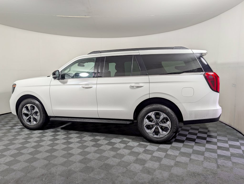 Used 2027 Ford Expedition Active RWD image 5