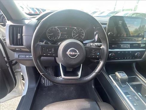 Used 2022 Nissan Pathfinder SL w/ SL Black Package AWD/4WD image 13