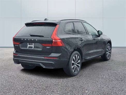 Used 2025 Volvo XC60 B5 Plus image 4
