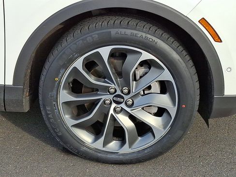 Used 2023 Lincoln Nautilus Reserve image 8