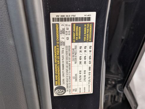 Used 2025 Volkswagen Taos SE w/ Panoramic Sunroof Package FWD image 39