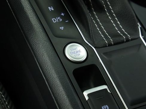 Certified 2022 Volkswagen Atlas Cross Sport SE FWD image 25