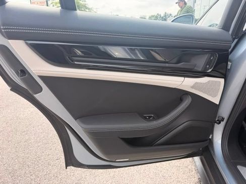 Used 2024 Porsche Panamera RWD image 7