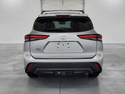 Used 2021 Toyota Highlander XLE image 8