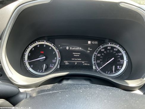 Used 2022 Toyota Highlander XLE FWD image 12