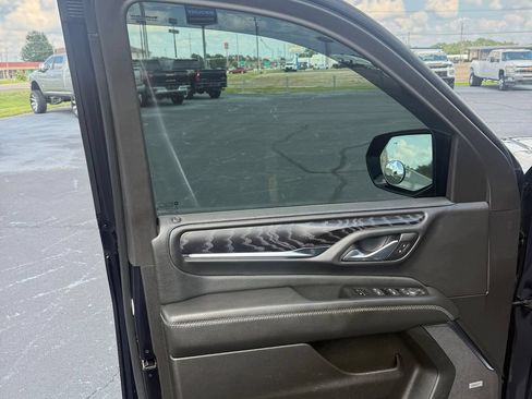 Used 2023 GMC Yukon XL Denali AWD/4WD image 43