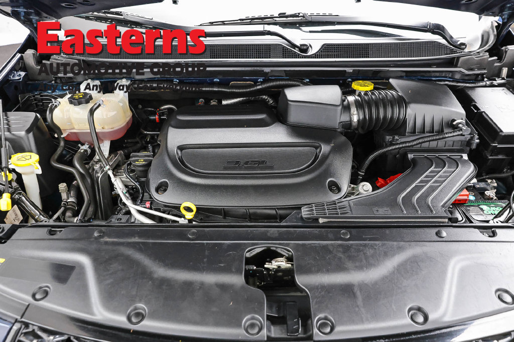 Used 2023 Chrysler Pacifica Touring-L w/ S Appearance Package FWD image 8