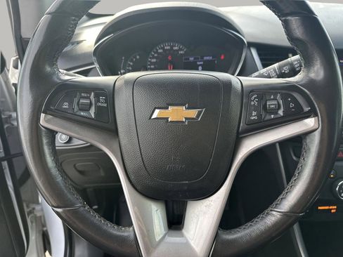 Used 2020 Chevrolet Trax LT w/ LT Convenience Package image 23
