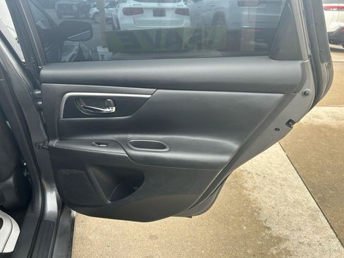 Used 2016 Nissan Altima 2.5 SR FWD image 15