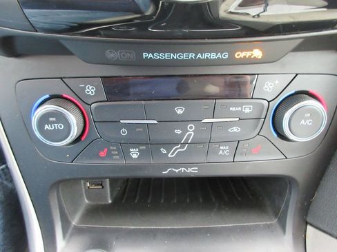 Used 2016 Ford Focus Titanium image 30