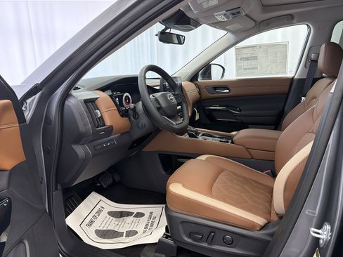 Used 2026 Nissan Pathfinder Platinum image 7