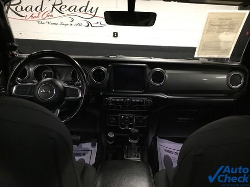 Used 2022 Jeep Wrangler Unlimited Sahara w/ Cold Weather Group AWD/4WD image 31