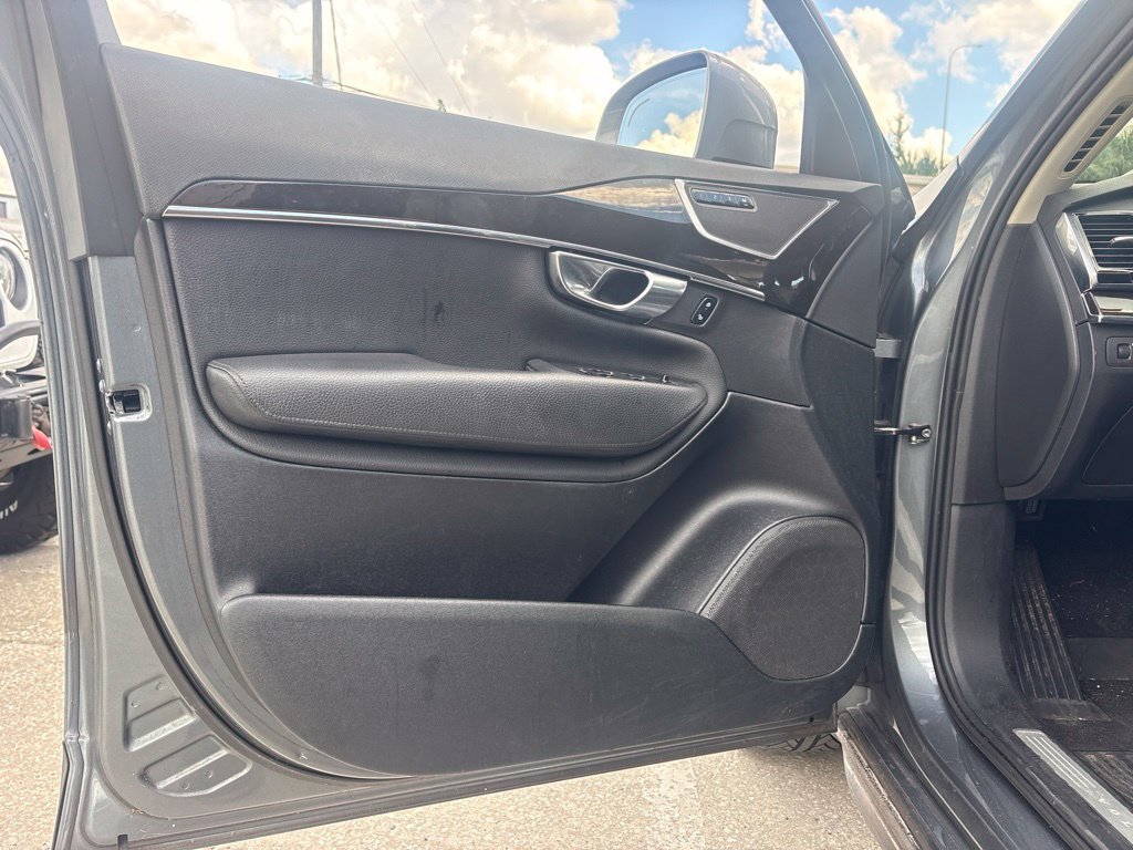Used 2018 Volvo XC90 T6 Momentum w/ Convenience Package AWD/4WD image 11