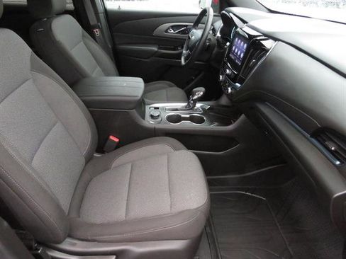 Used 2023 Chevrolet Traverse LT image 12