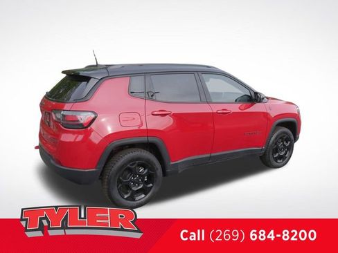 Used 2023 Jeep Compass Trailhawk w/ Trailhawk Elite Group AWD/4WD image 8