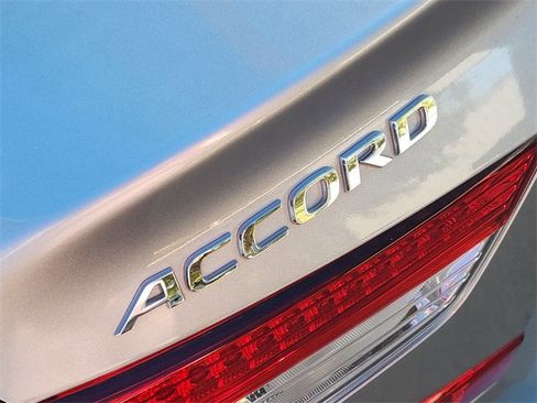 Used 2022 Honda Accord Touring image 9