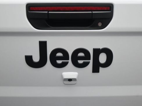 New 2025 Jeep Gladiator Sport image 29