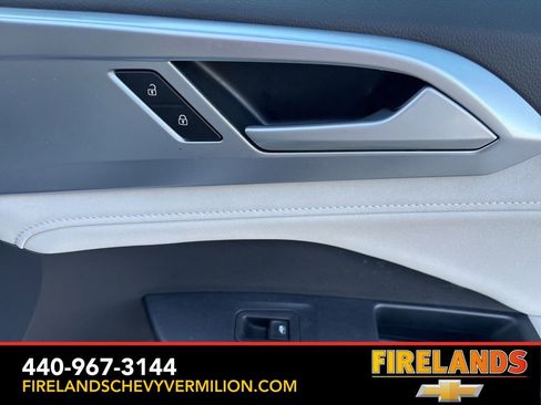 Used 2025 Volkswagen Taos SE image 28