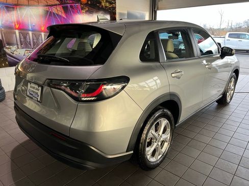 Used 2023 Honda HR-V LX image 9