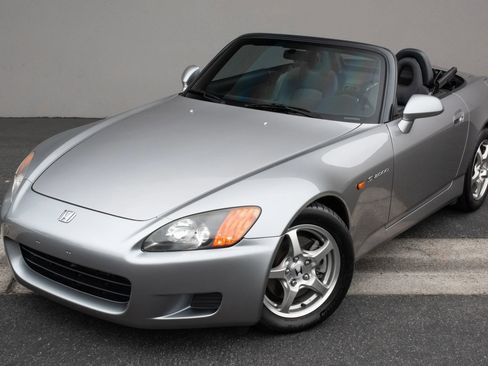 Used 2003 Honda S2000 image 2