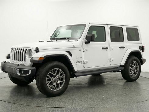 Used 2025 Jeep Wrangler Sahara image 3