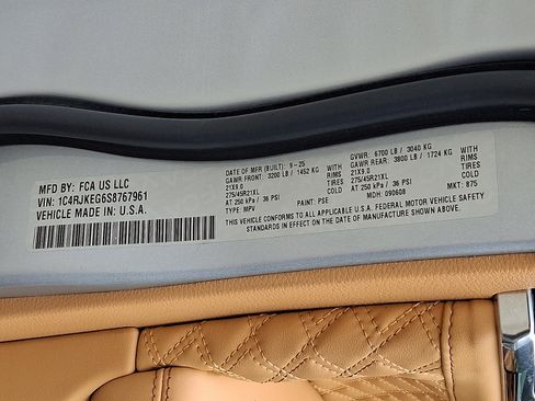 Used 2025 Jeep Grand Cherokee L Summit AWD/4WD image 28