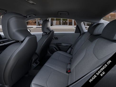 New 2025 Kia K4 LXS image 18