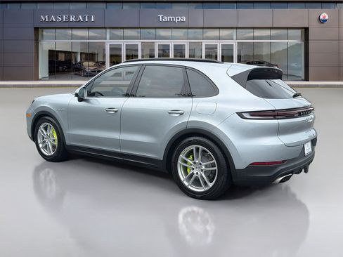 Used 2026 Porsche Cayenne E-Hybrid AWD/4WD image 5