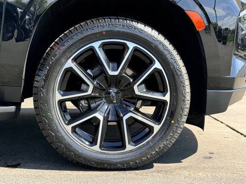 Used 2021 Chevrolet Tahoe RST w/ Luxury Package image 13