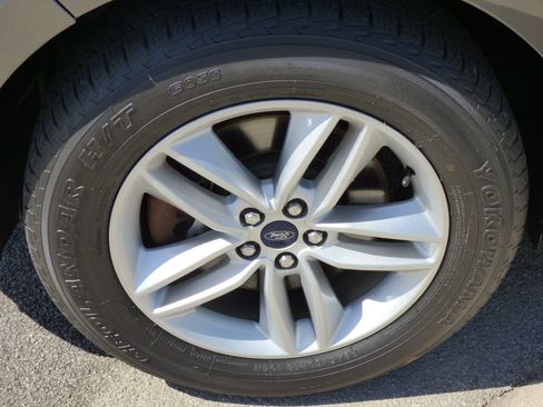 Used 2015 Ford Edge SEL w/ Equipment Group 201A AWD/4WD image 9