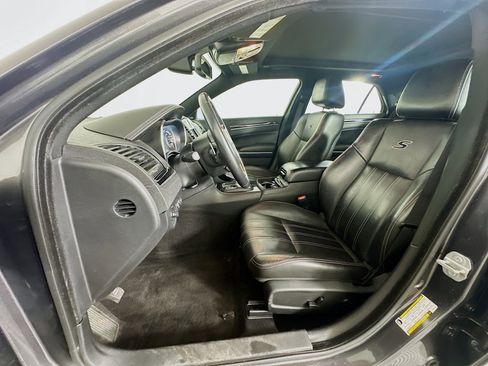 Used 2022 Chrysler 300 S RWD image 13