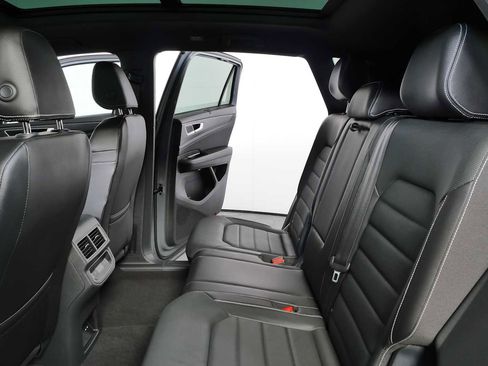 Certified 2024 Volkswagen Atlas Cross Sport SEL R-Line AWD/4WD image 25