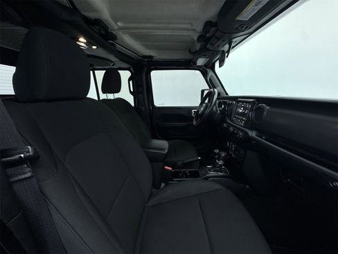 Used 2021 Jeep Gladiator Willys image 14