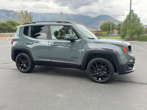Used 2018 Jeep Renegade Altitude w/ Advanced Technology Group AWD/4WD image 8