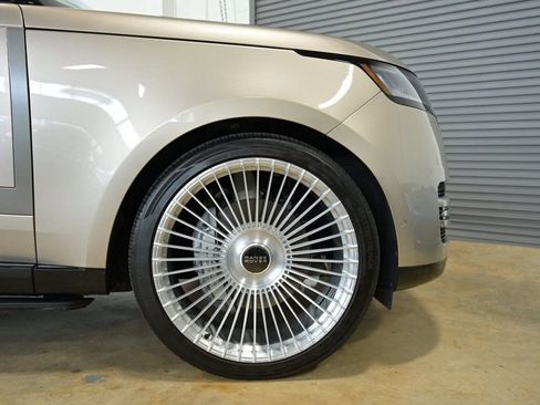 Used 2025 Land Rover Range Rover SE AWD/4WD image 13