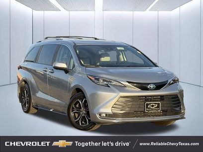 Used 2025 Toyota Sienna Platinum