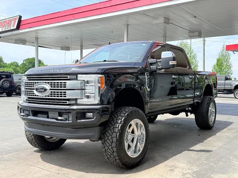 Used 2019 Ford F250 Platinum w/ Platinum Ultimate Package image 6
