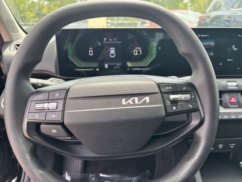Used 2025 Kia K4 FWD image 27