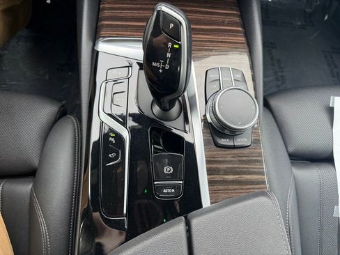 Used 2021 BMW 530i xDrive w/ Convenience Package image 16